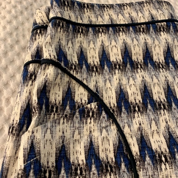 Anthropologie's Cartonnnier Larimer high waisted shorts in Ikart pattern. - Picture 3 of 9